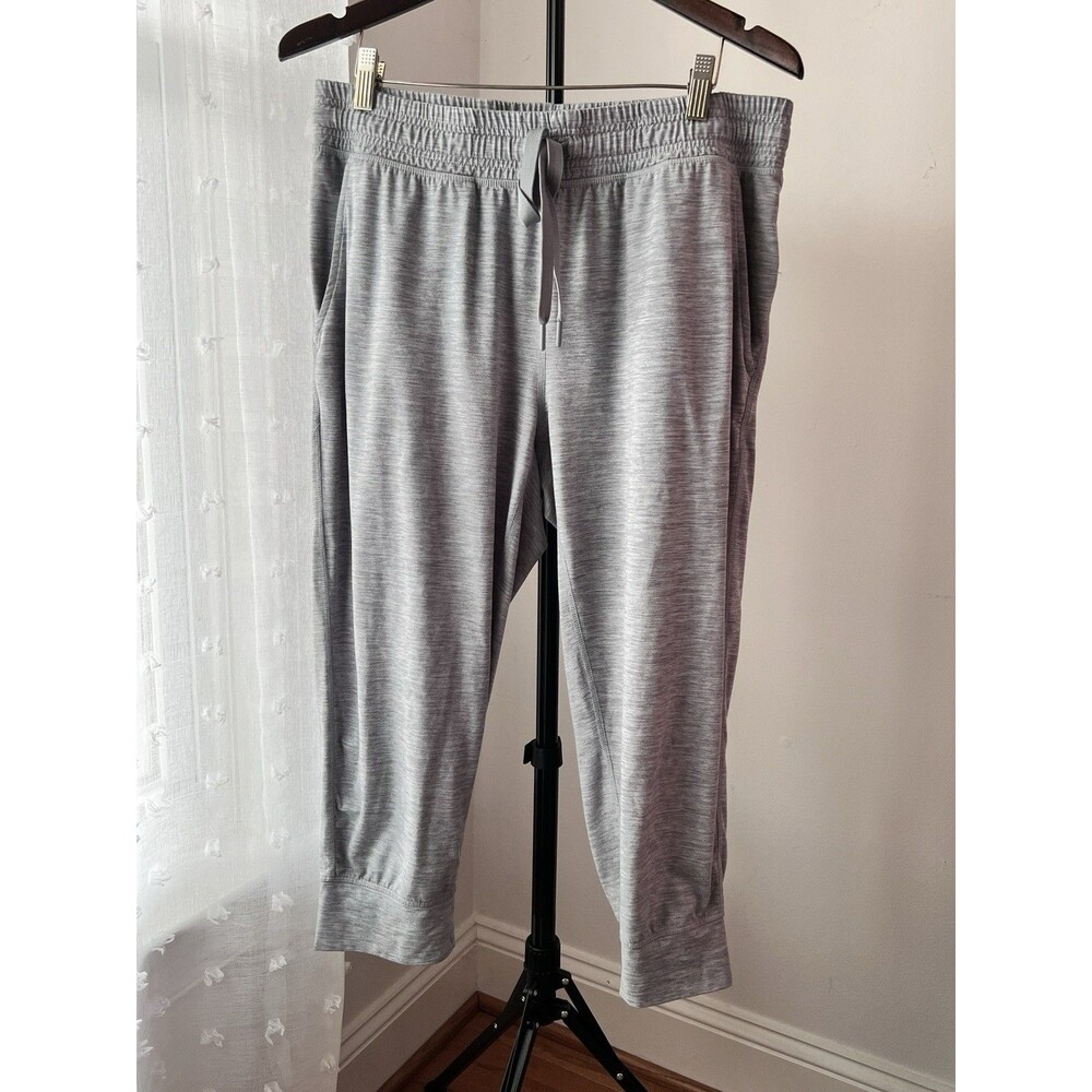 Women’s Amazon Essentials Brushed Tech Stretch Crop Jogger Gray L